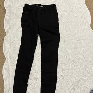 Old Navy black high-rise rockstar super skinny size 2 short jeans!